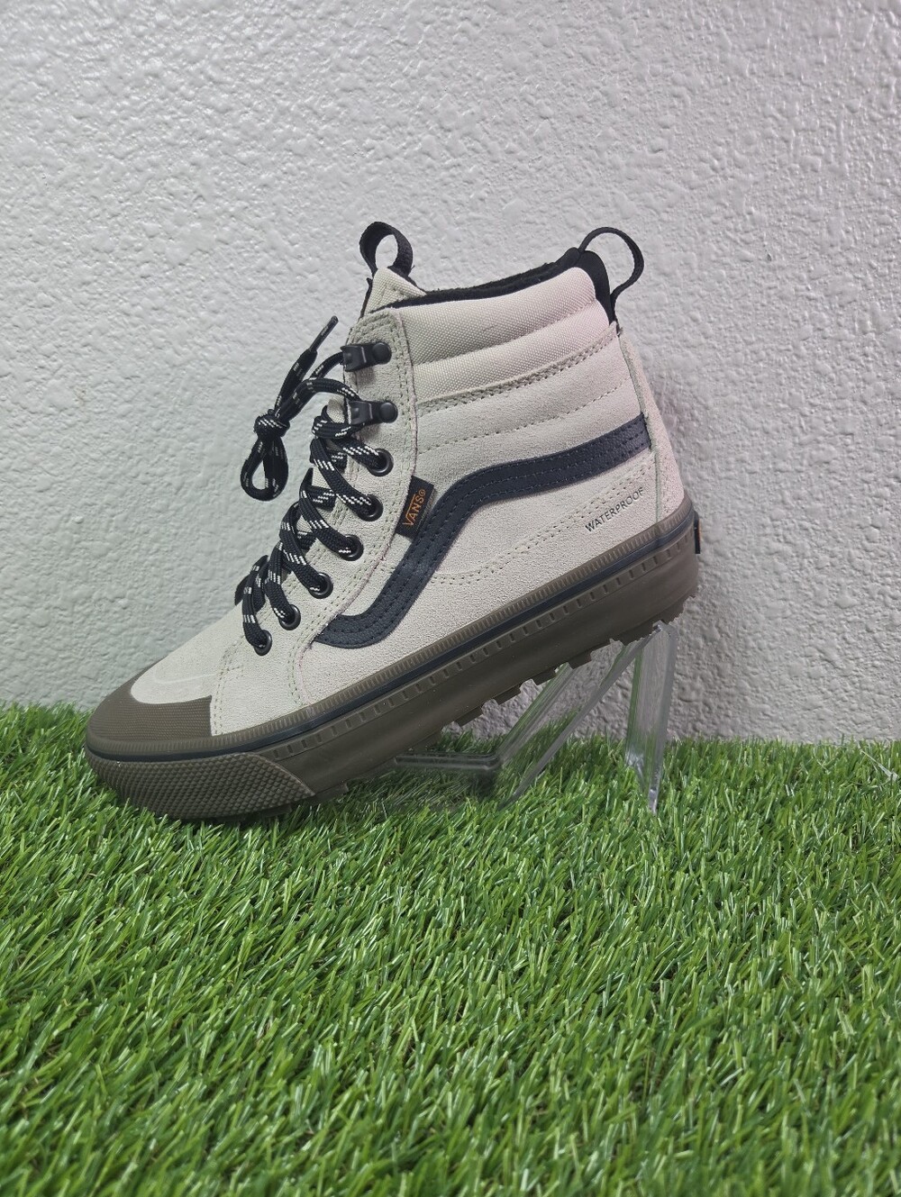 Vans  MTE SK8-Hi Waterproof Insulated Shoe VN000DAQZO2 Beige Men Sz 7  Women 8.5